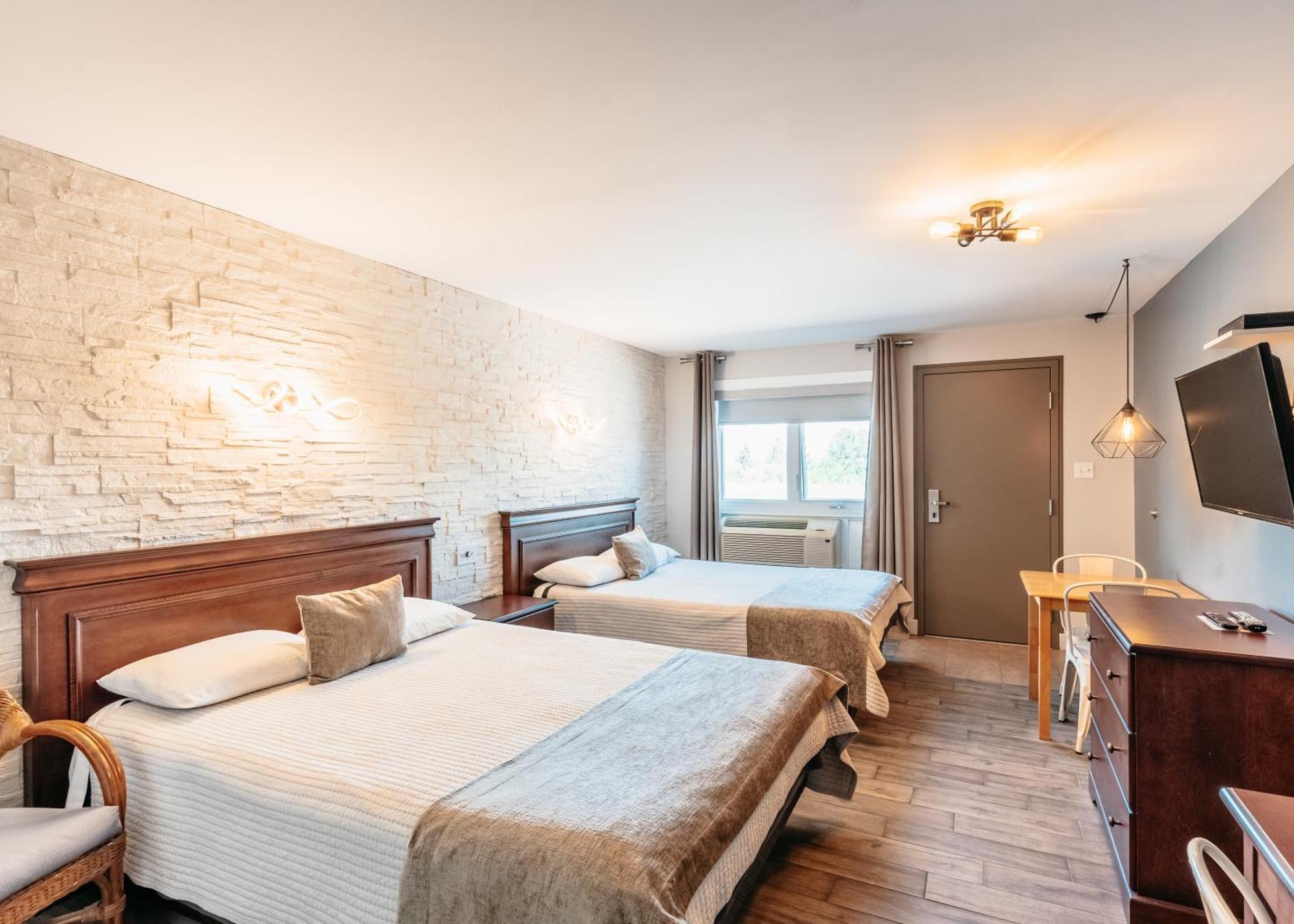 Hotel Motel Le Quiet Lac-Mégantic Екстериор снимка
