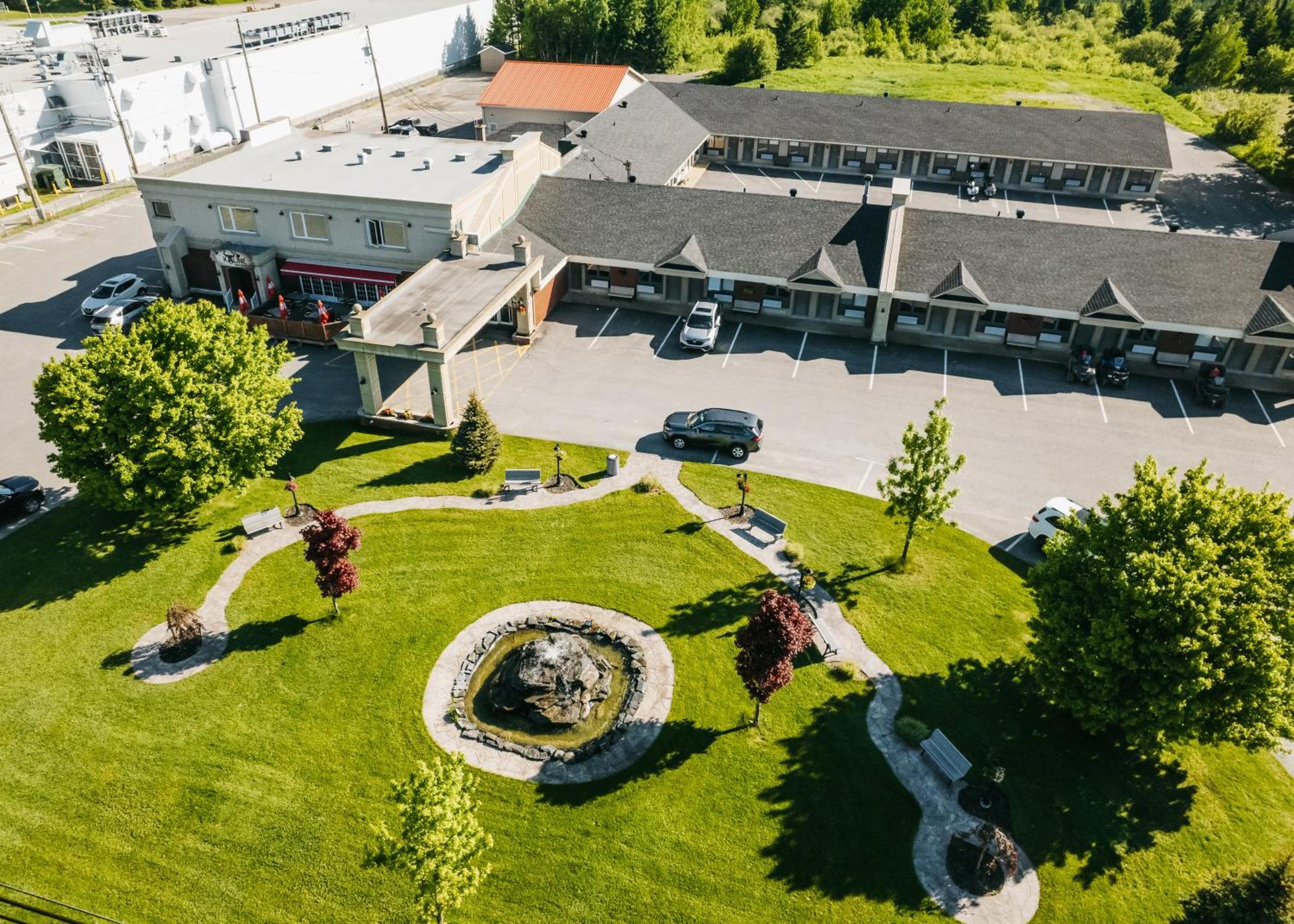 Hotel Motel Le Quiet Lac-Mégantic Екстериор снимка