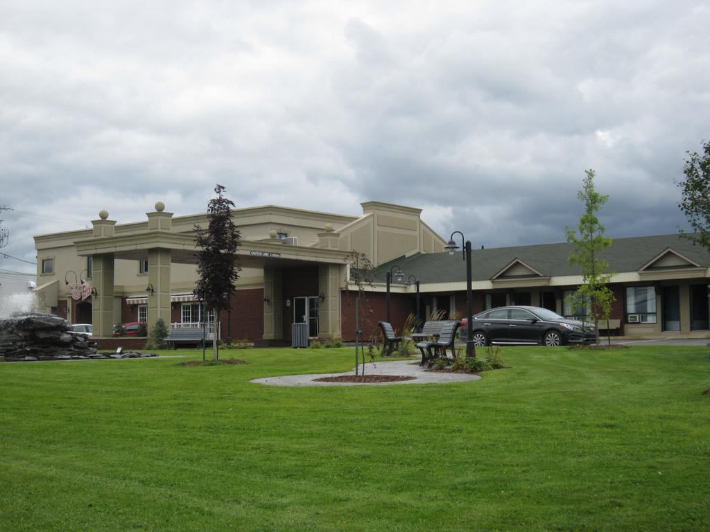 Hotel Motel Le Quiet Lac-Mégantic Екстериор снимка
