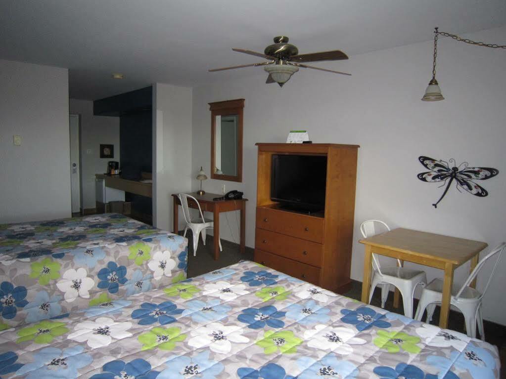 Hotel Motel Le Quiet Lac-Mégantic Екстериор снимка
