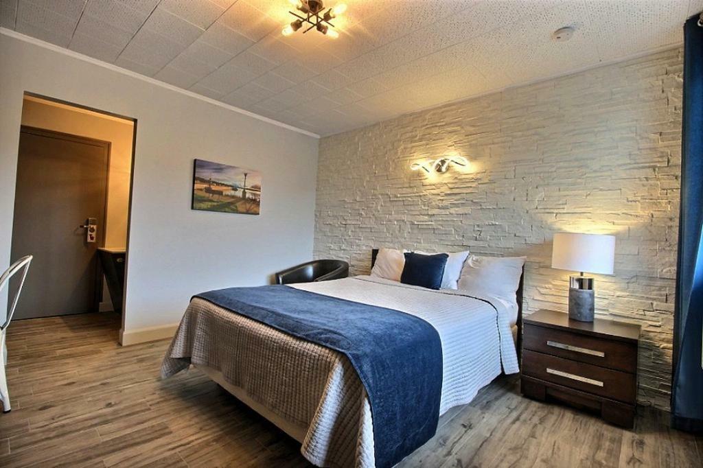 Hotel Motel Le Quiet Lac-Mégantic Екстериор снимка