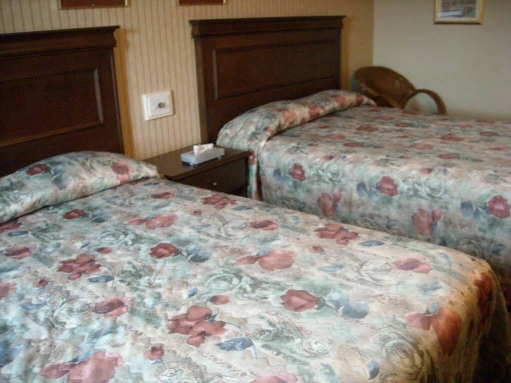 Hotel Motel Le Quiet Lac-Mégantic Екстериор снимка